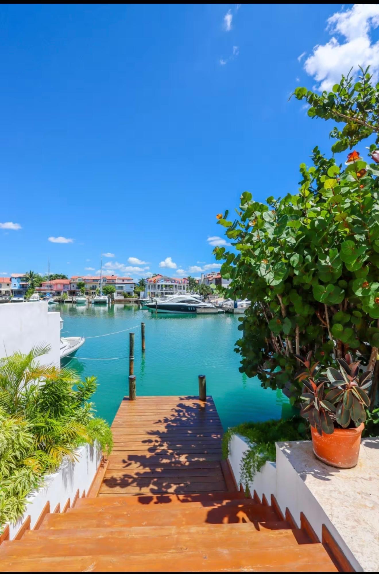 Marina Townhouse - Aerial Marina
